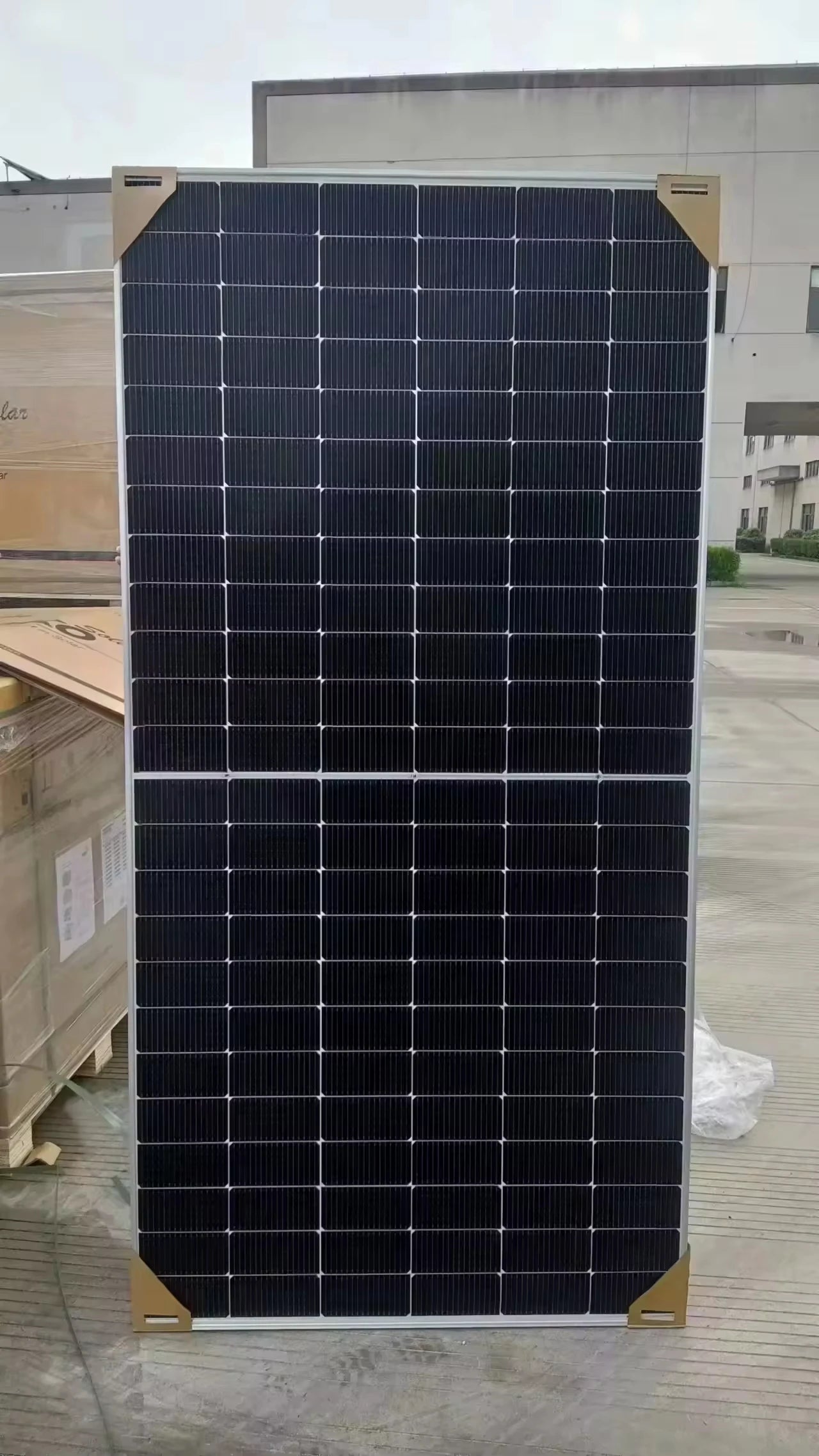 Jinko 570W N-type Solar Panel Half Cut Cell Anodized Frame 22.84% Efficiency Supplier USA Stock for Eco Ink Production